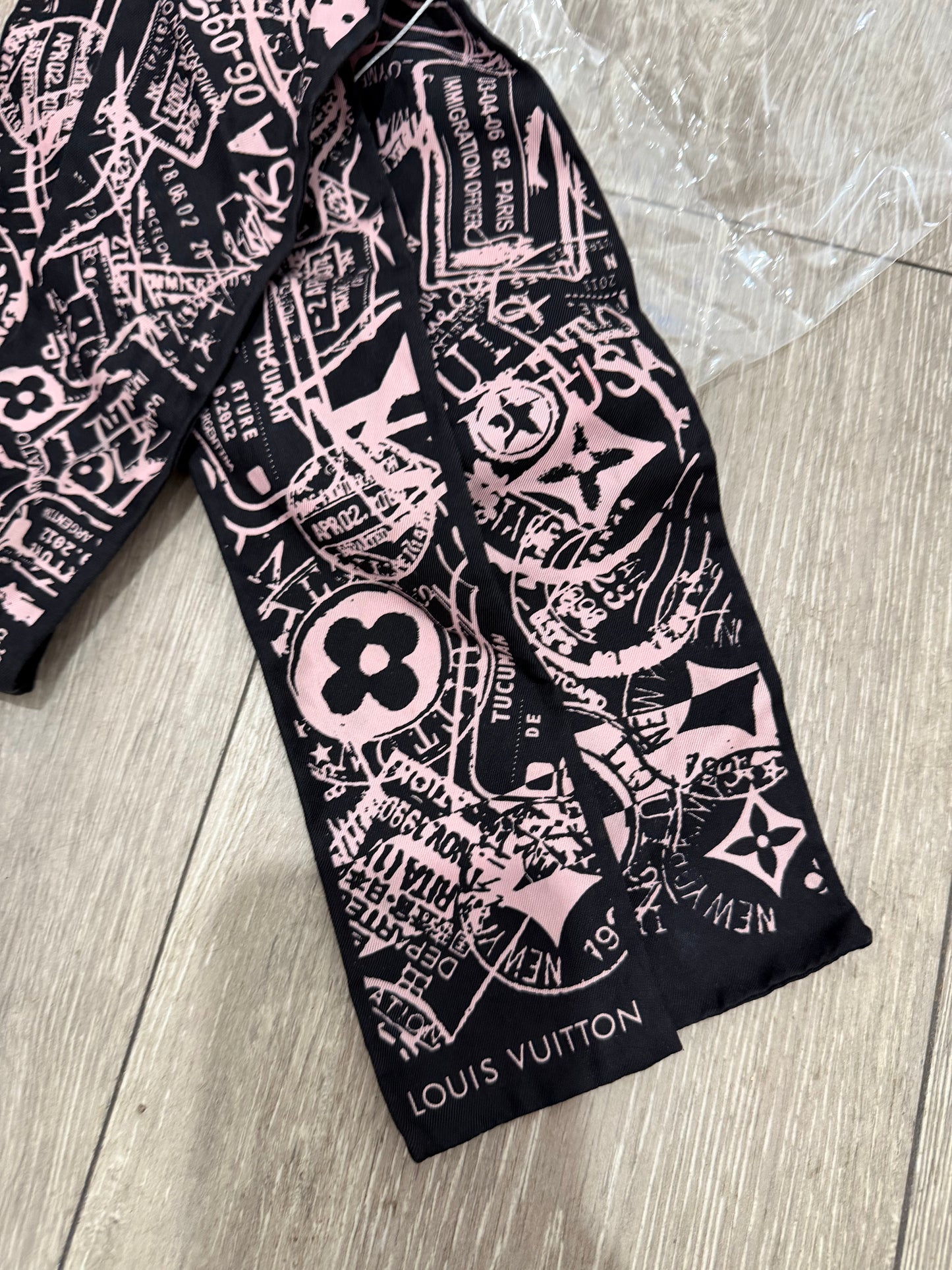 Pre-owned Pink and Black Louis Vuitton Twilly, Bandeau