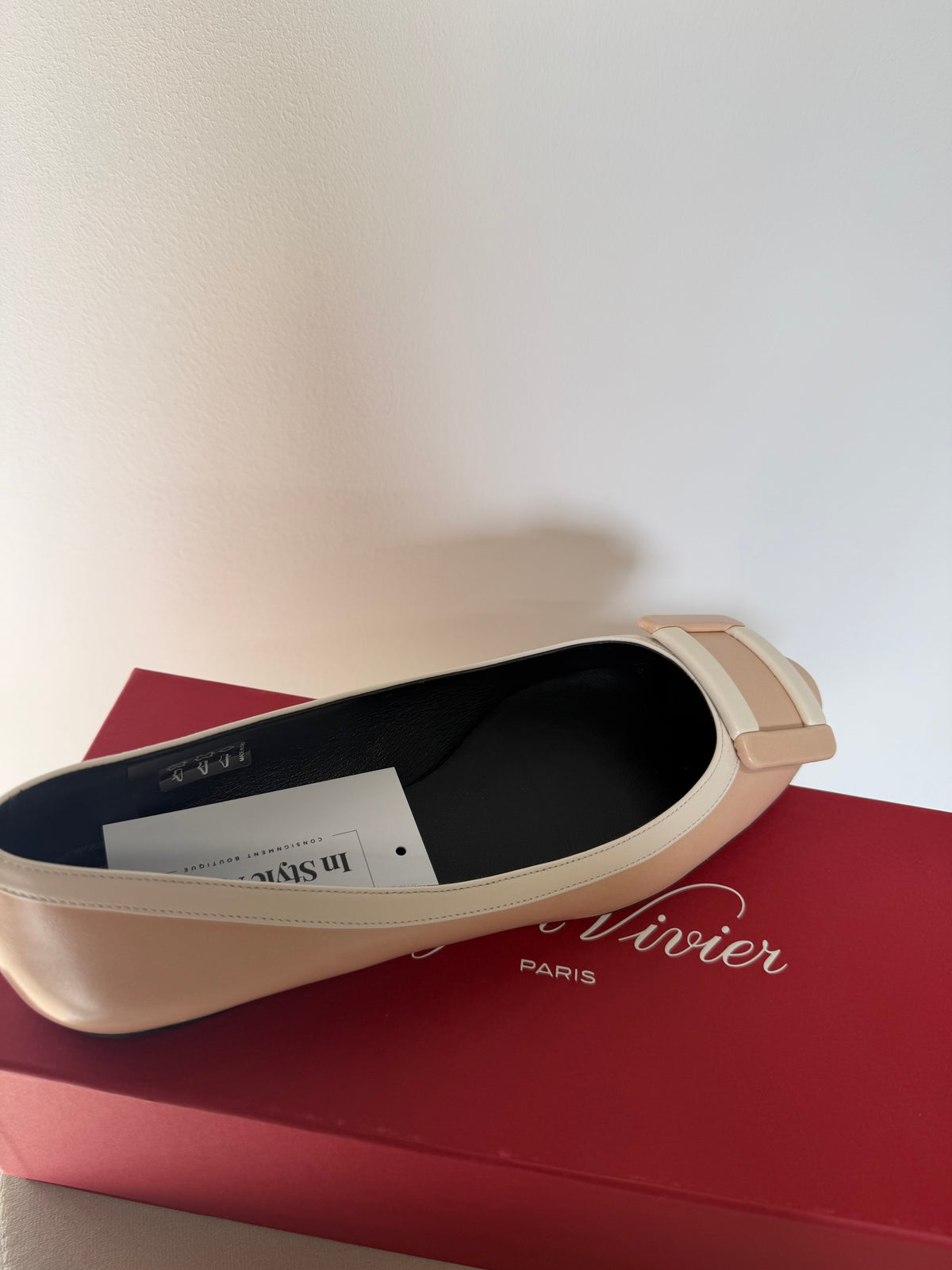 Preloved Roger Vivier Ballet Flats EU 39 - UK 6 Beige/White