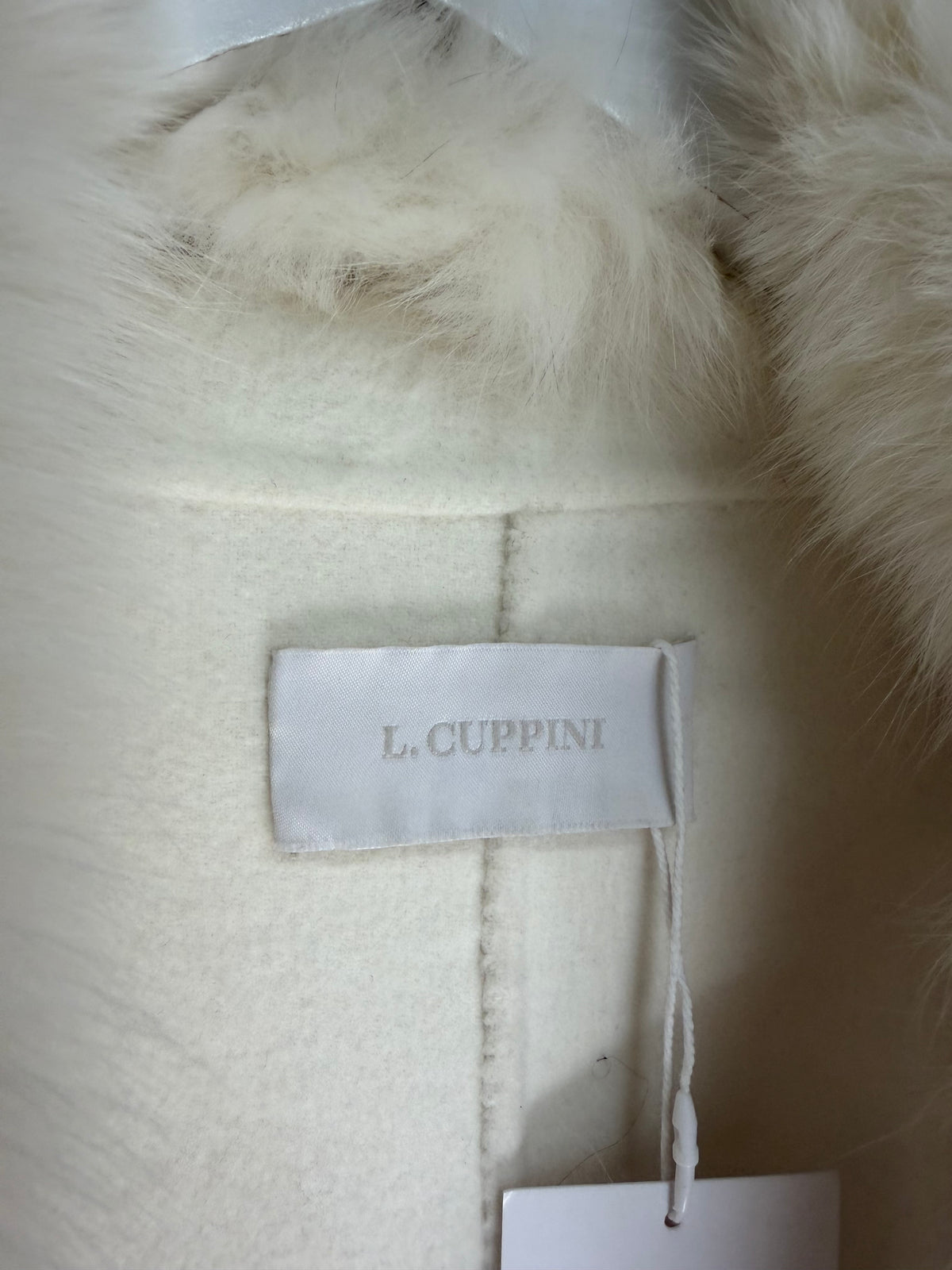 Preloved L.Cuppini Coat Size Small White