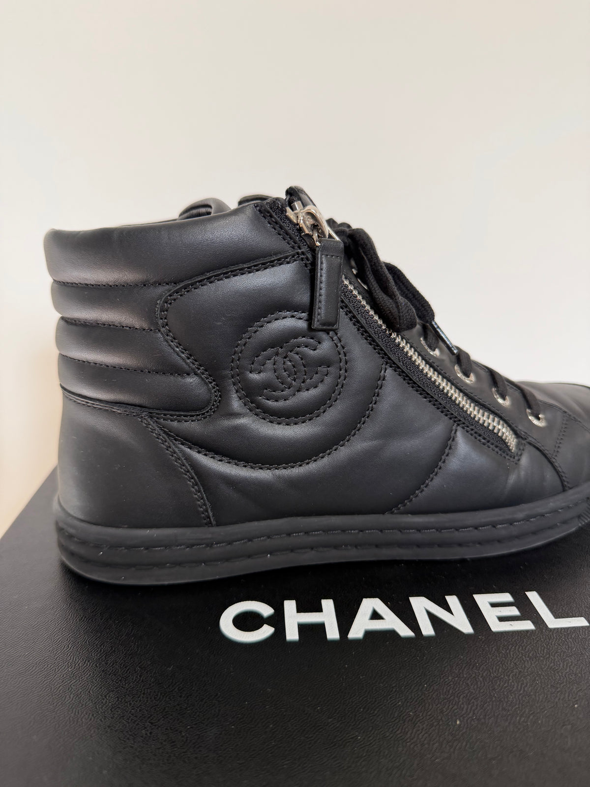Preloved Chanel Trainers EU 38 - UK 5 Black