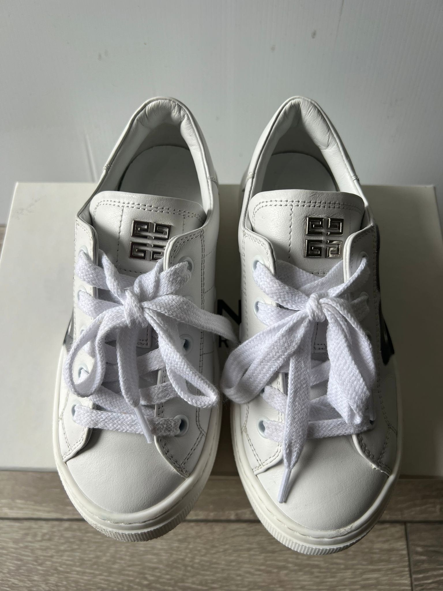 Givenchy Kids Trainers - Age 5/6