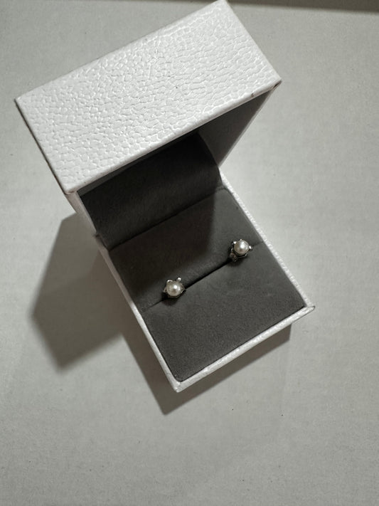 Pearl Maria Black Earrings