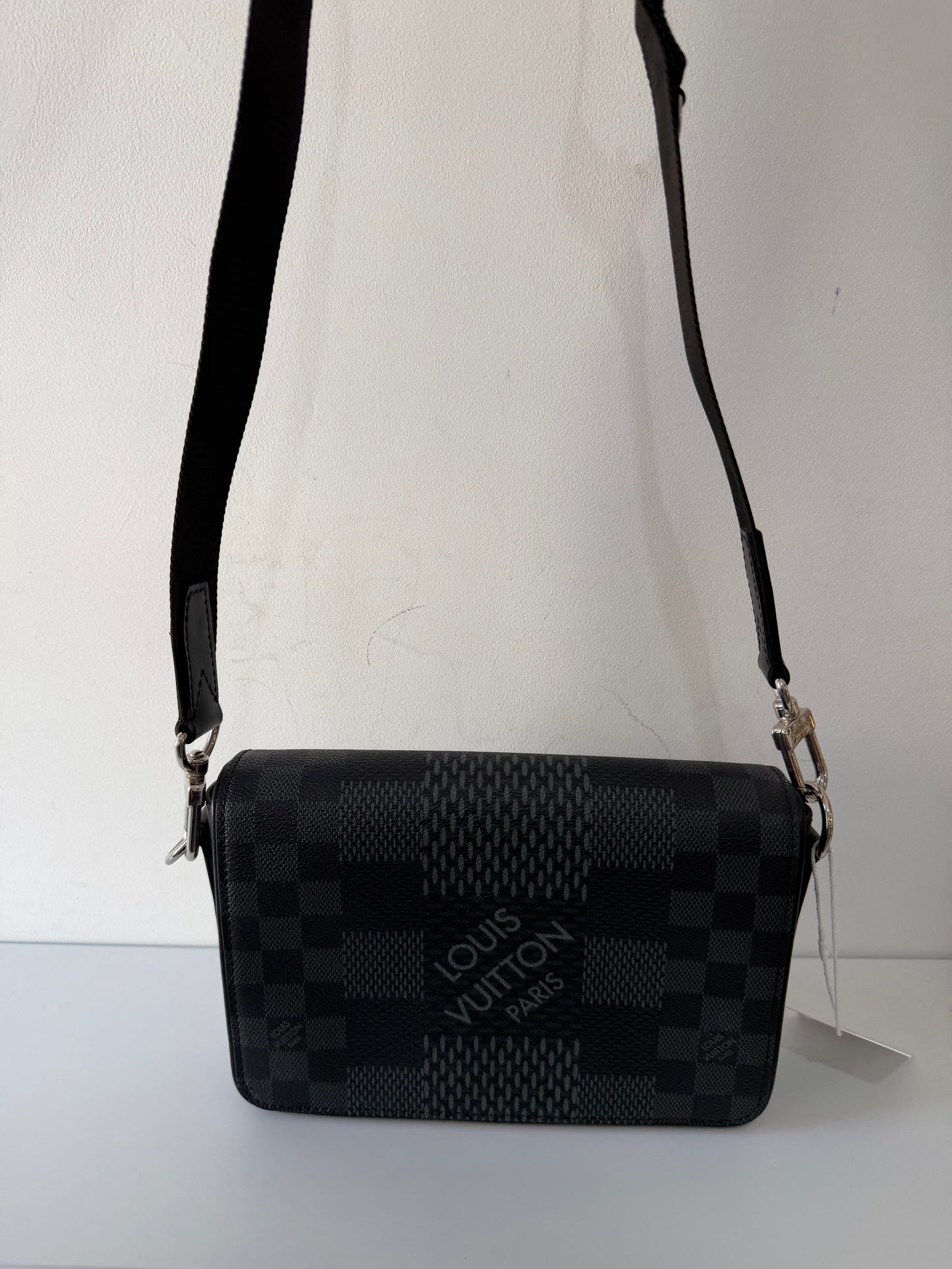 Preloved, Studio Messenger bag, Damier Graphite 3D Canvas Louis Vuitton Unisex Bag, 23.5 x 16 x 5.5 cm