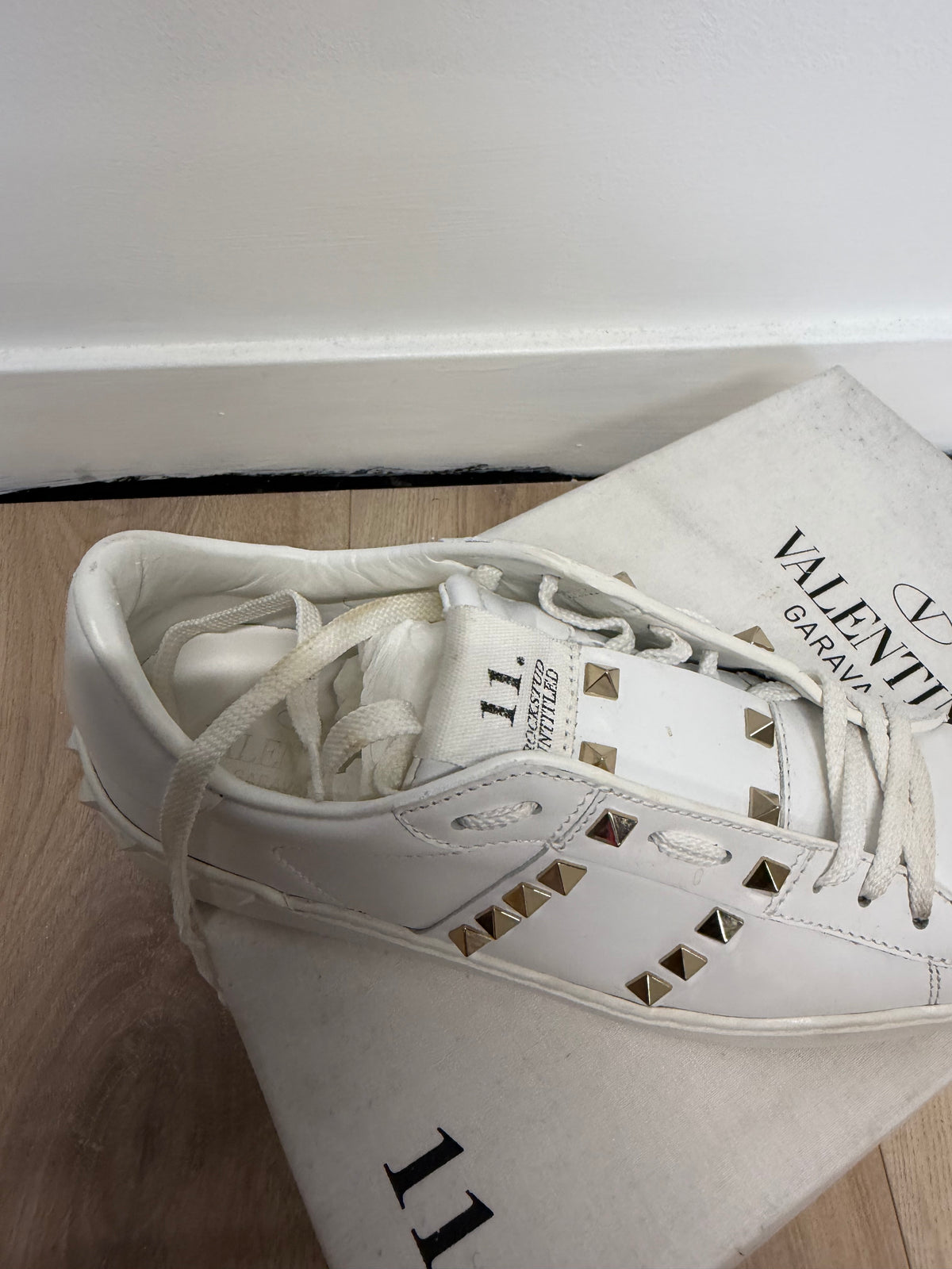 Preloved Valentino Garavani Shoes Size 38.5/39 (5.5/6) White