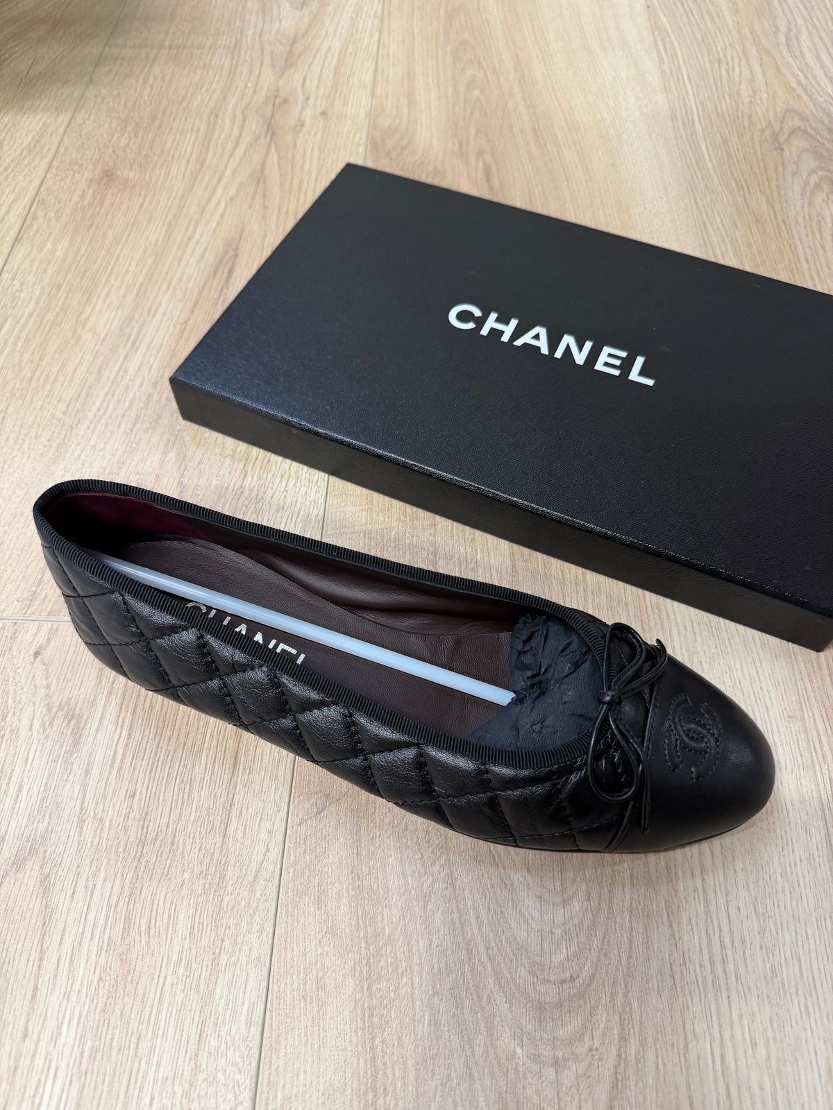 Preloved Chanel Flats Size 7 Black (40)