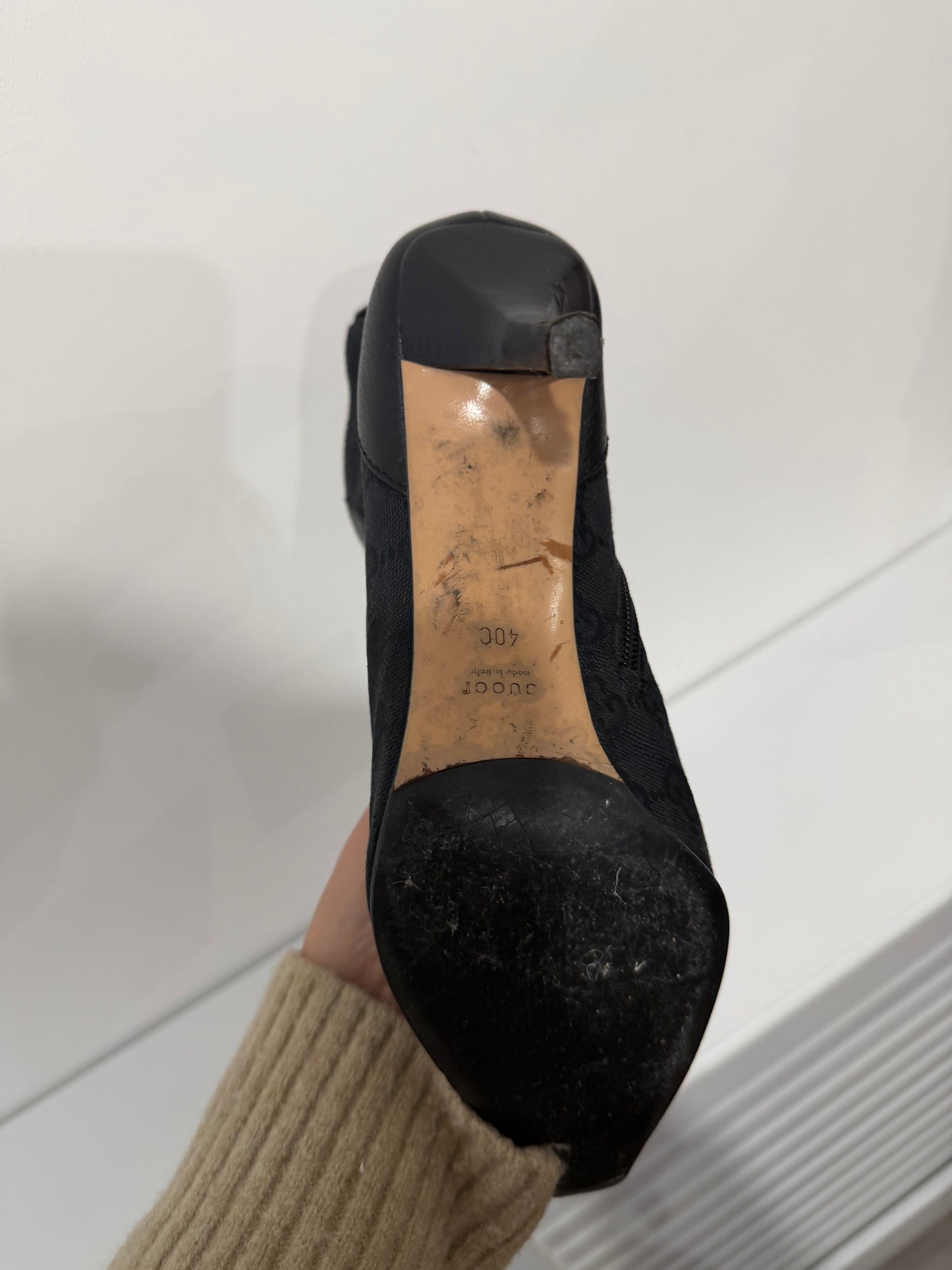 Preloved Black Leather Gucci Ankle Boots, 40/7