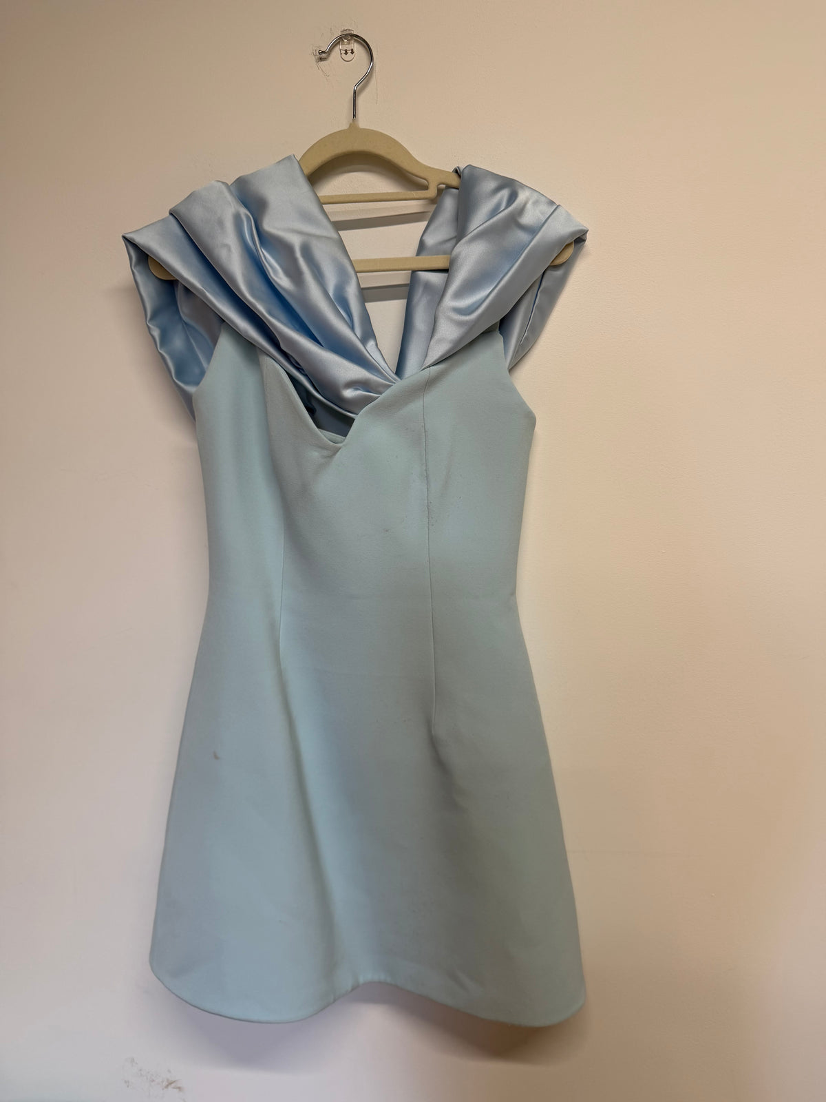 Preloved Safiyaa Ballgown Size 8 Blue