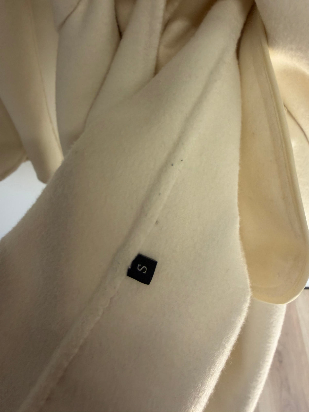 Preloved L.Cuppini Coat Size Small White
