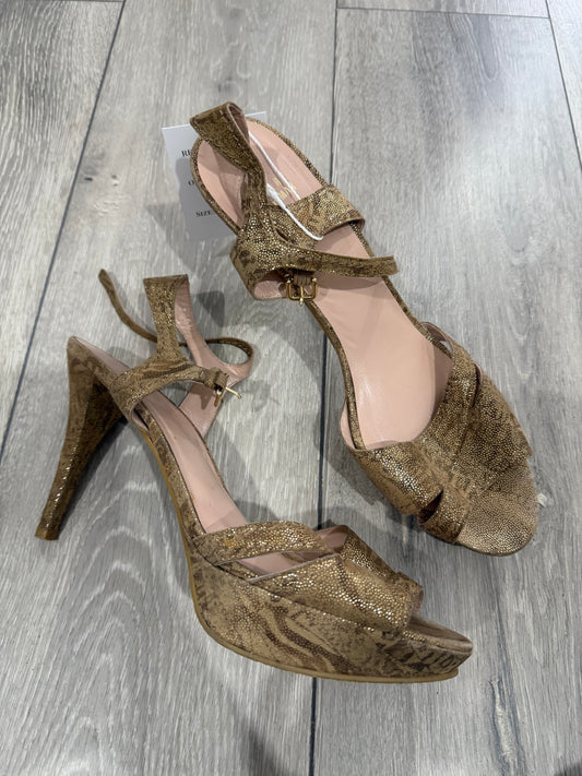 Gold Stuart Wietzman Heels, 7
