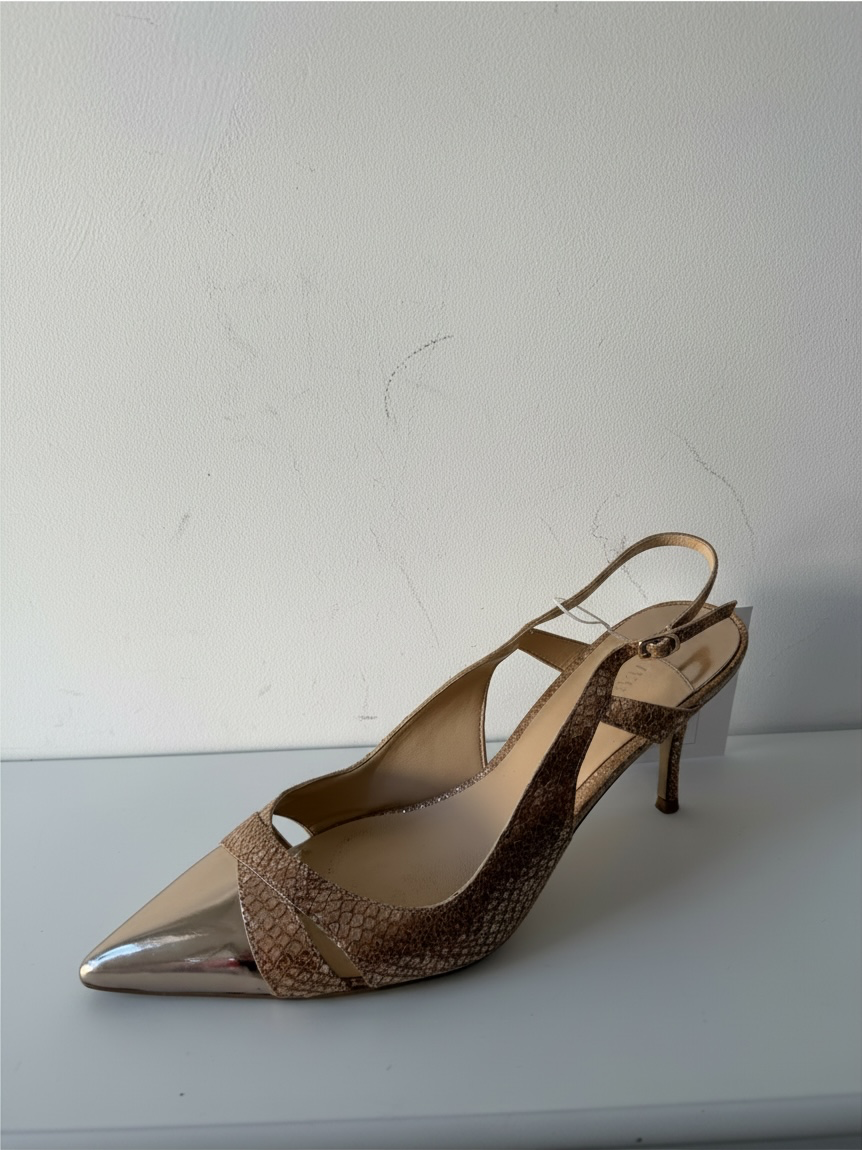 Preloved Ivanka Trump Heels Size 41 - UK 7.5/8 Gold