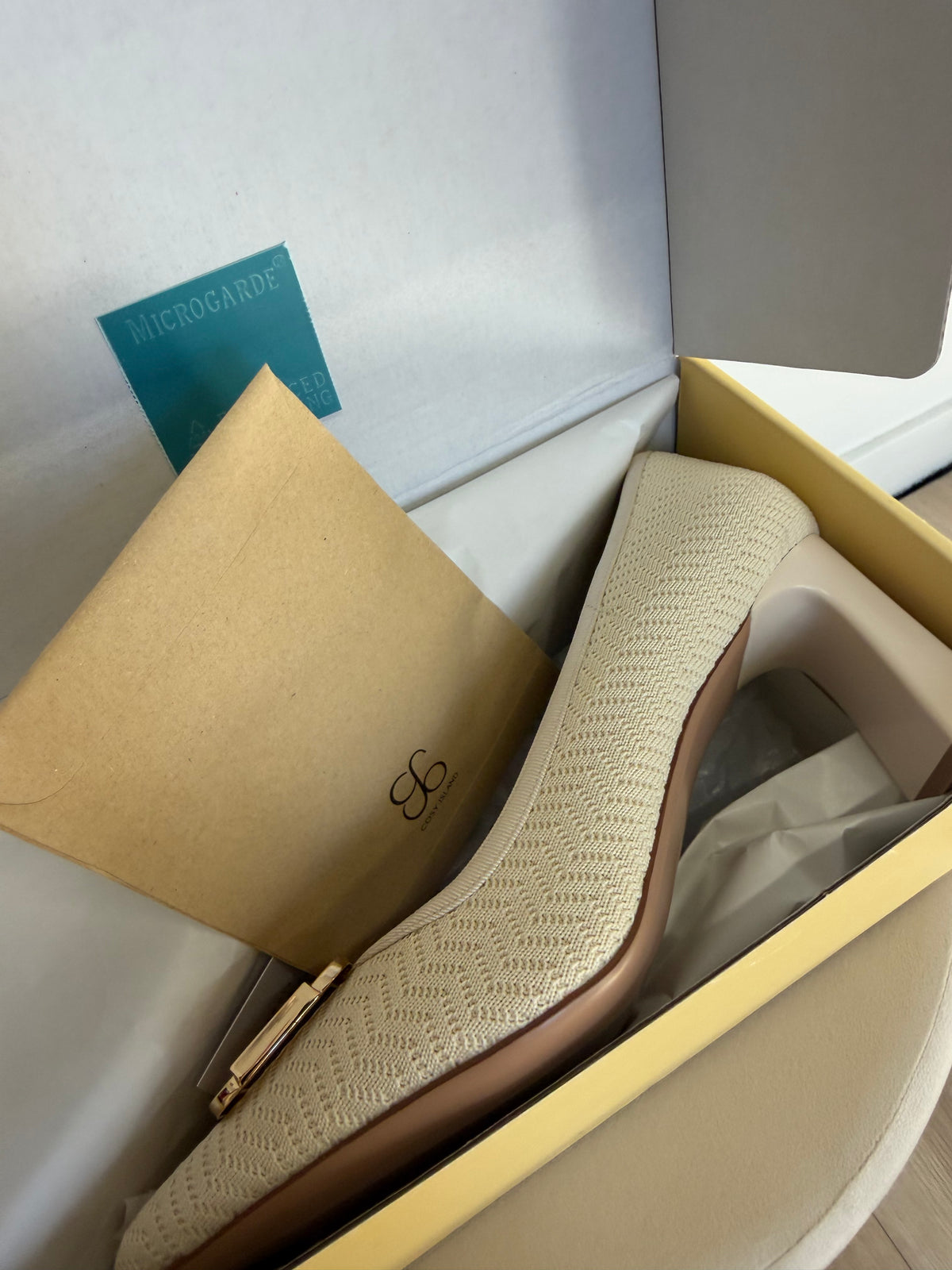 Preloved Cosy Island Heels Size 5.5 Cream
