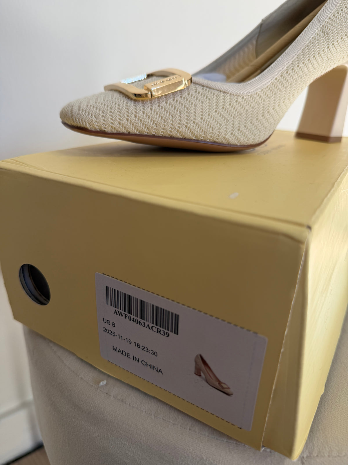 Preloved Cosy Island Heels Size 5.5 Cream
