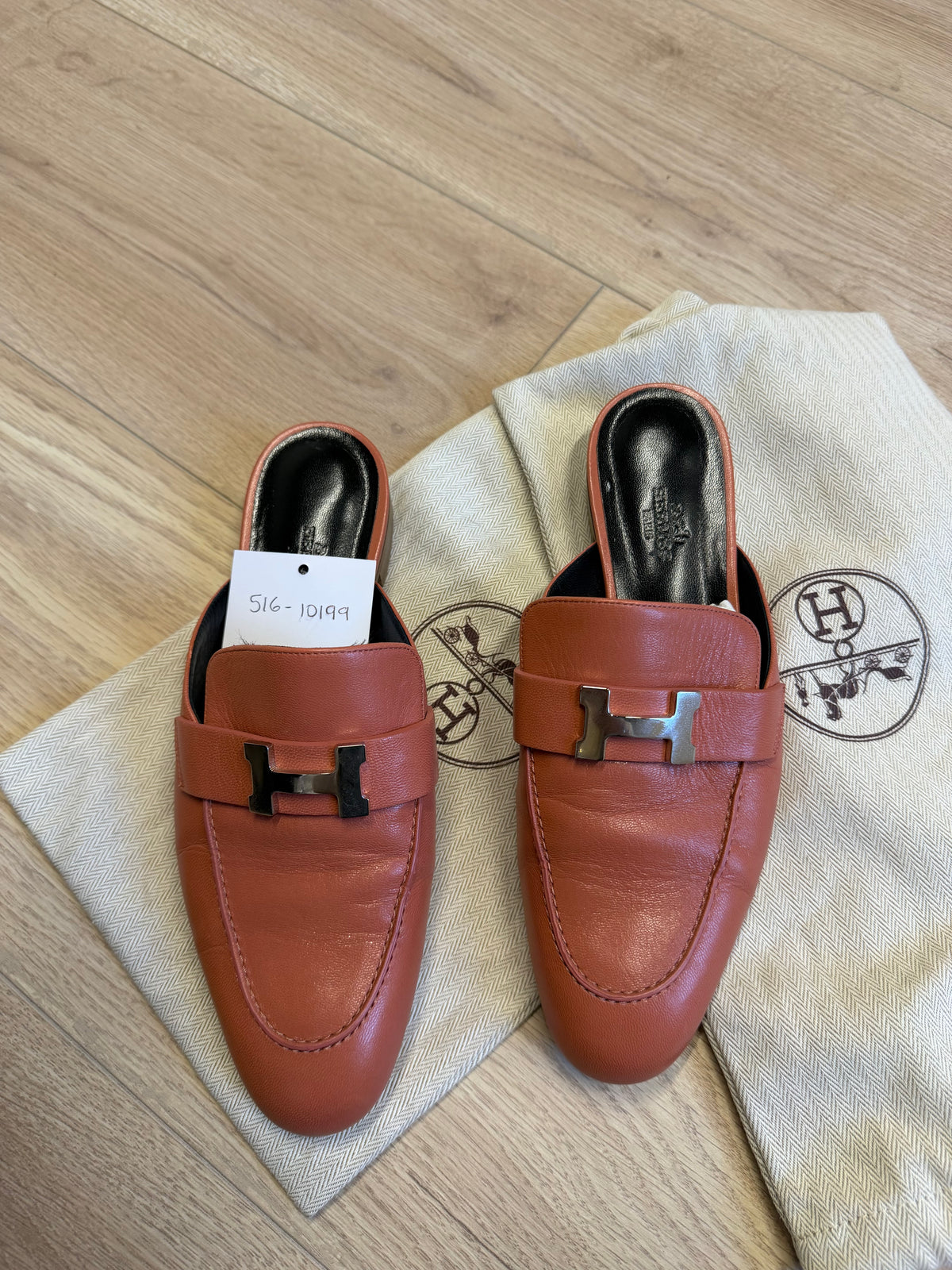 Preloved Hermes Constance Loafers Size 5 Coral