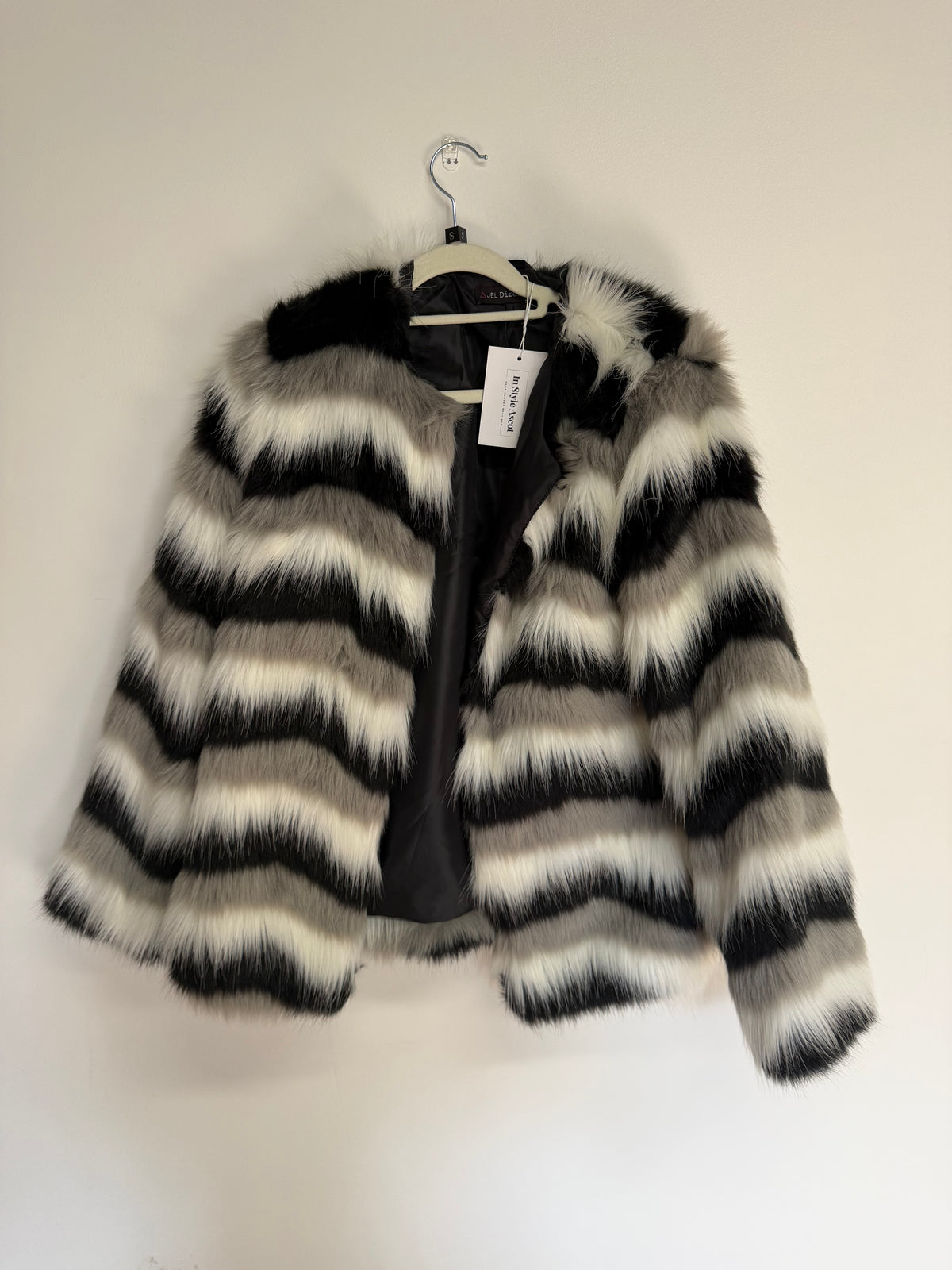 Preloved Faux Fur Coat White, grey and black, Size Small