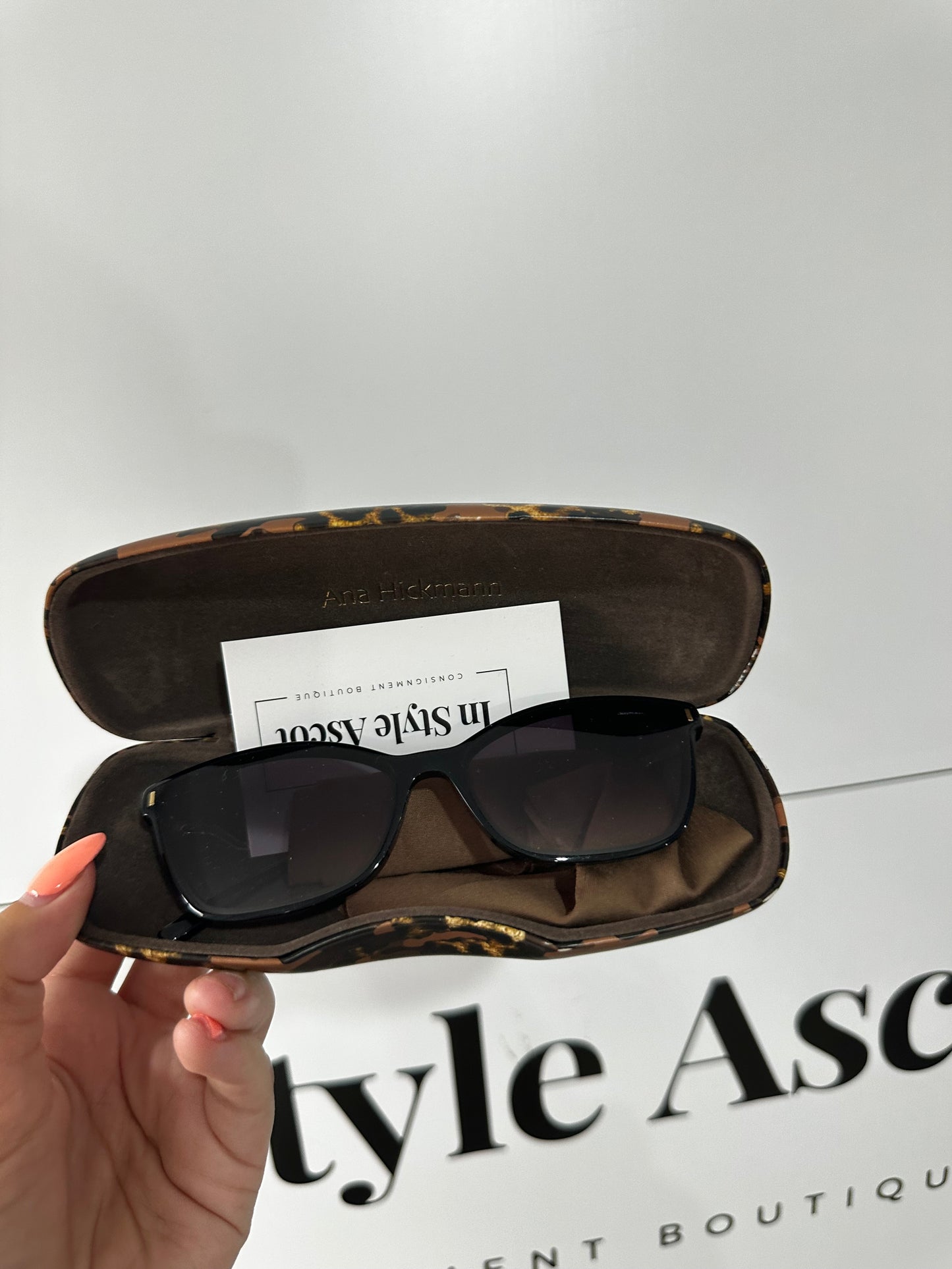 Black Ana hickmann Sunglasses