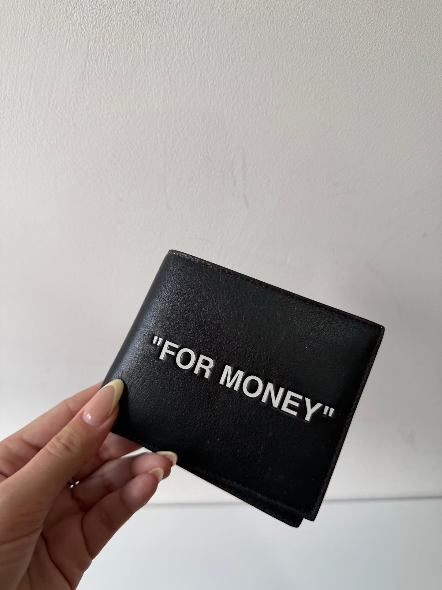 Preowned but NEW, Black Off White Wallet