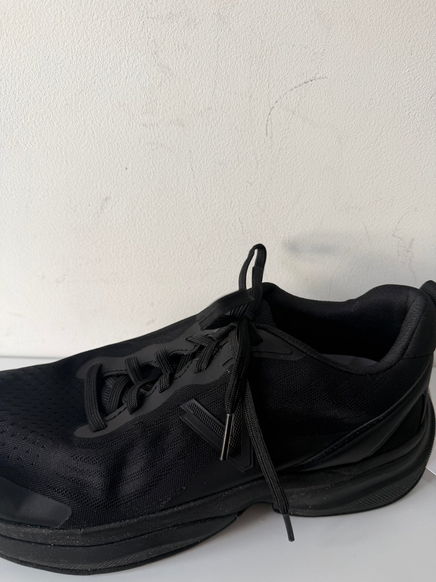 Preloved Vionic Trainers Size 6 Black