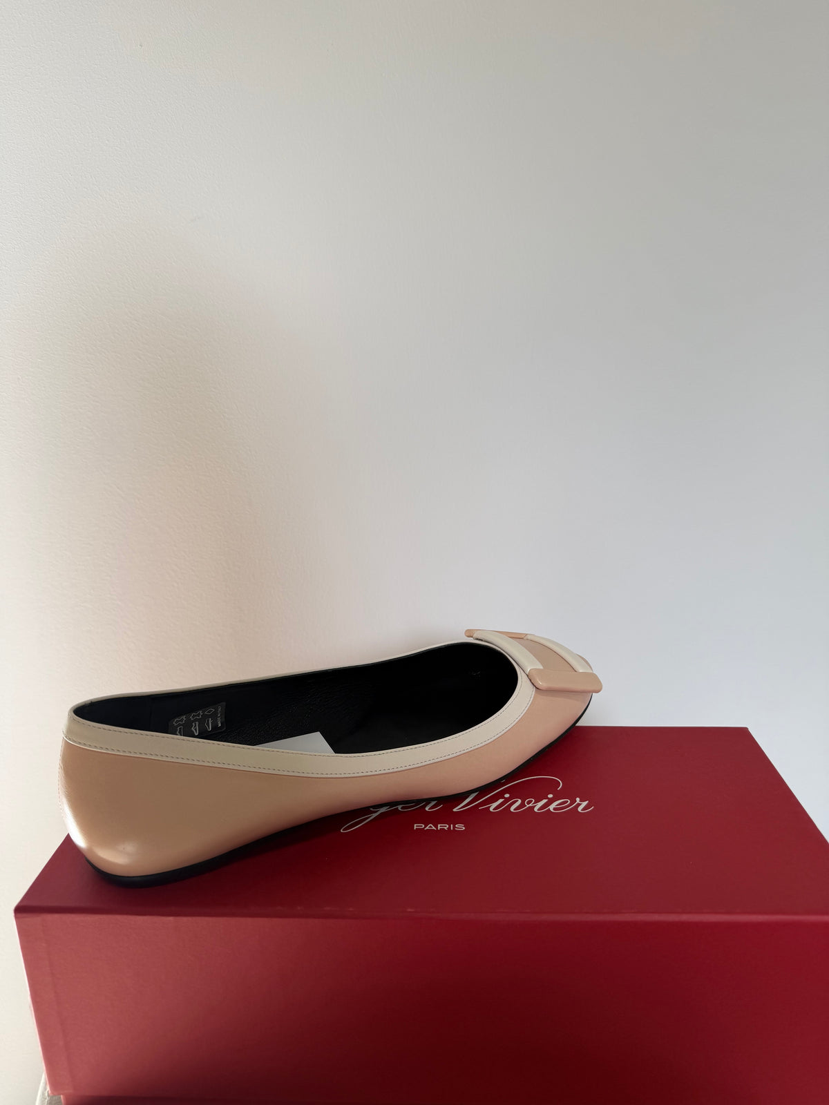Preloved Roger Vivier Ballet Flats EU 39 - UK 6 Beige/White