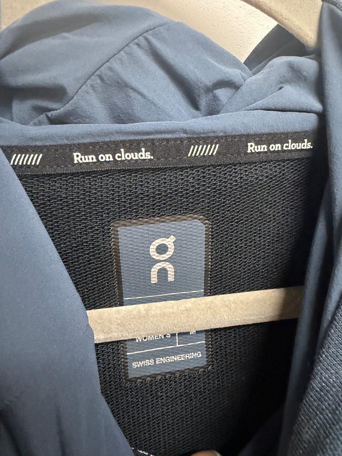 Preloved On Running Hoodie Medium Blue
