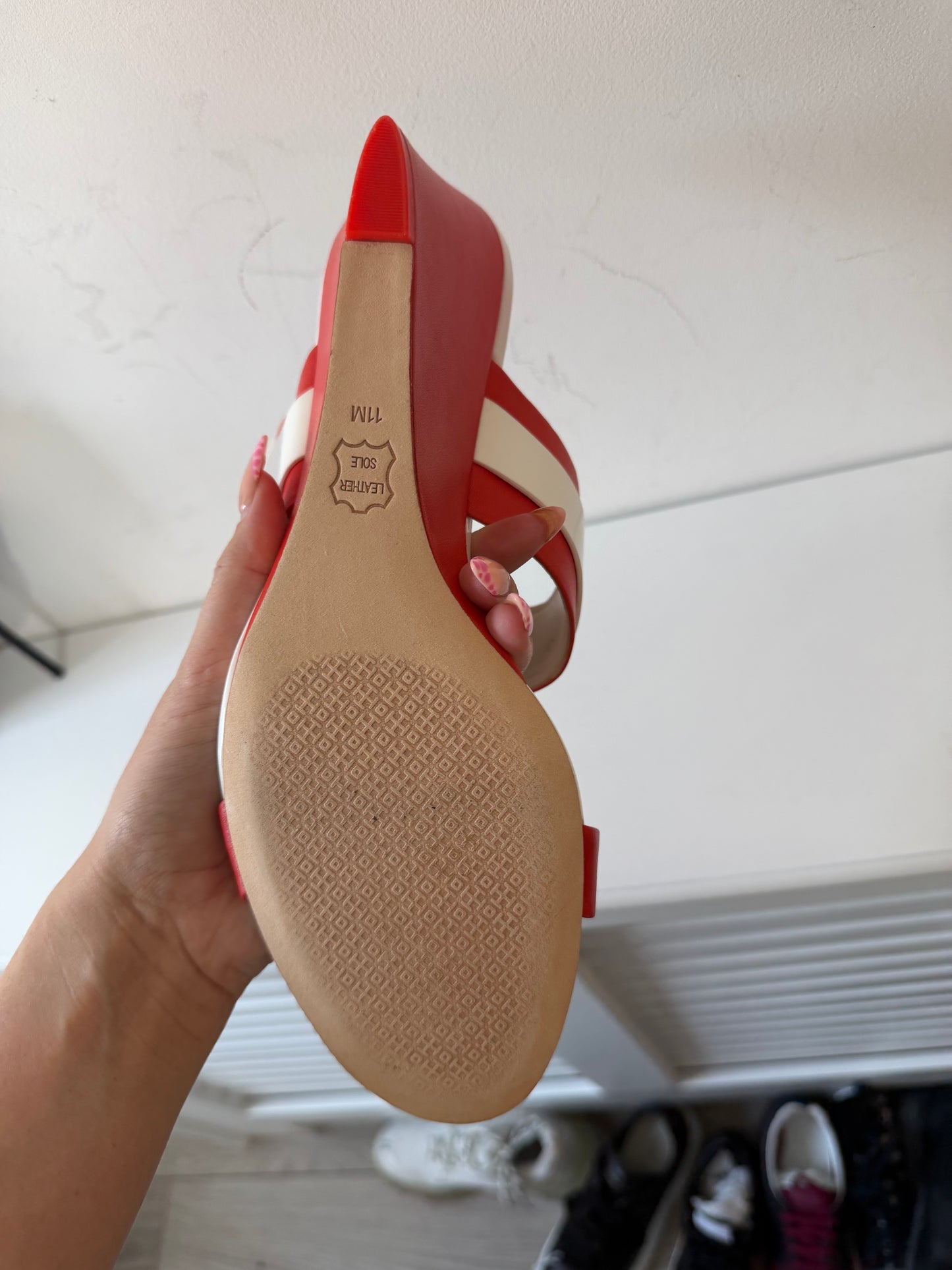 Preloved, White/Red with gold hardware Tory Burch Wedges, Size 42 - UK 8