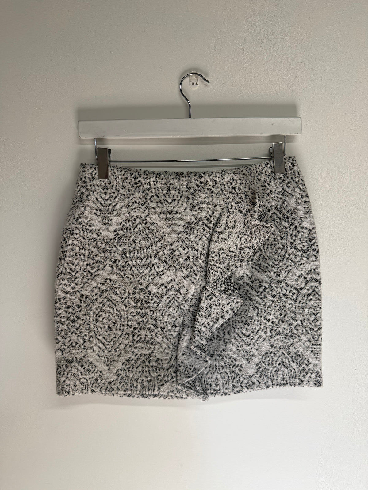 Preloved Maje Skirt Size 36 Uk 8 White and Grey