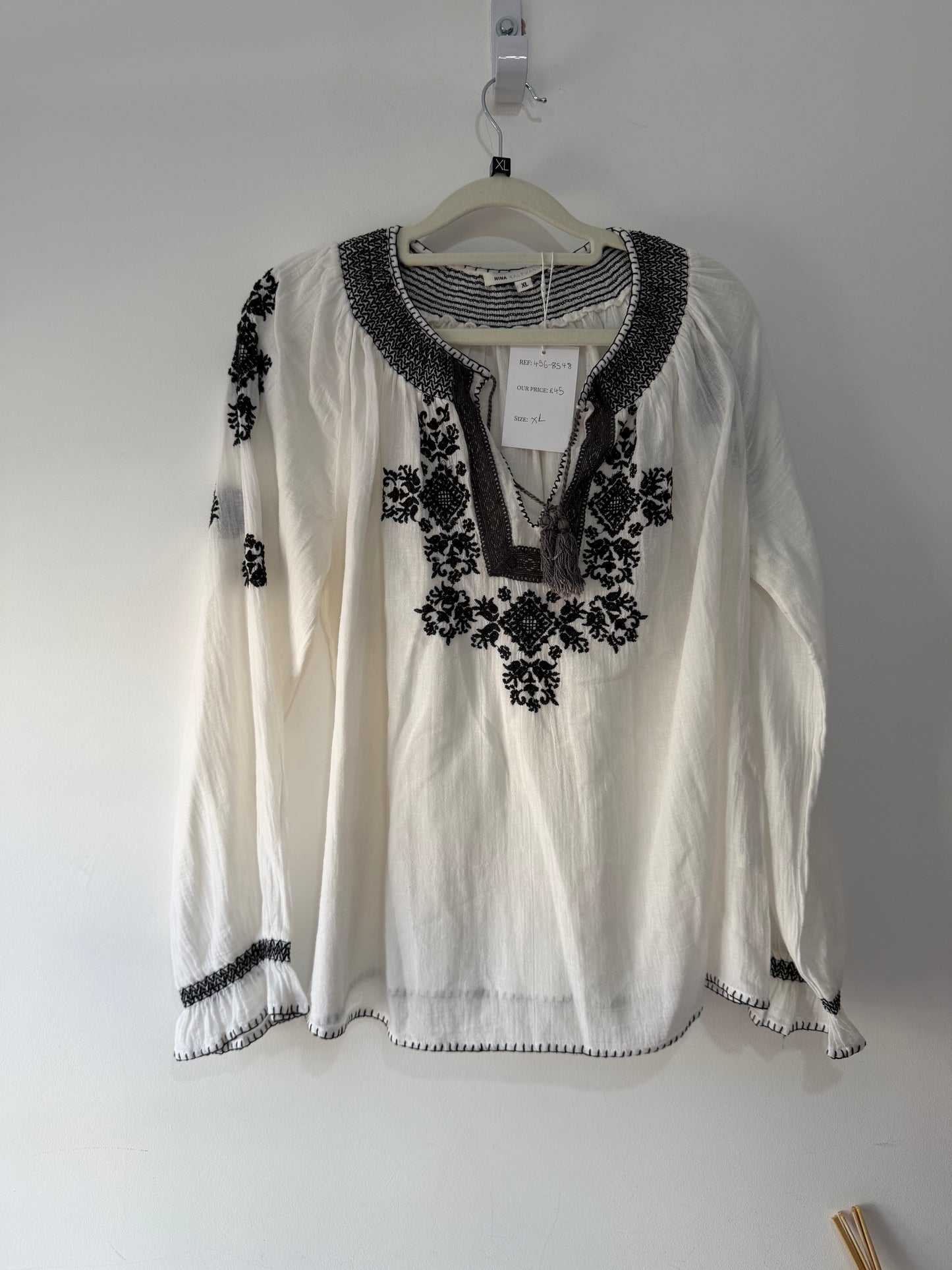 Pre-loved white with black details Nina Kaufmann Blouse, Size XL
