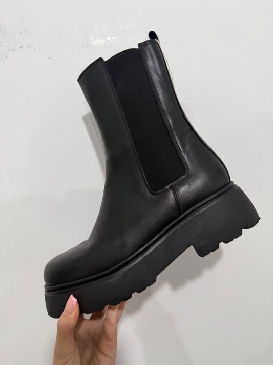 Black Busby & Fox Boots, Size 6