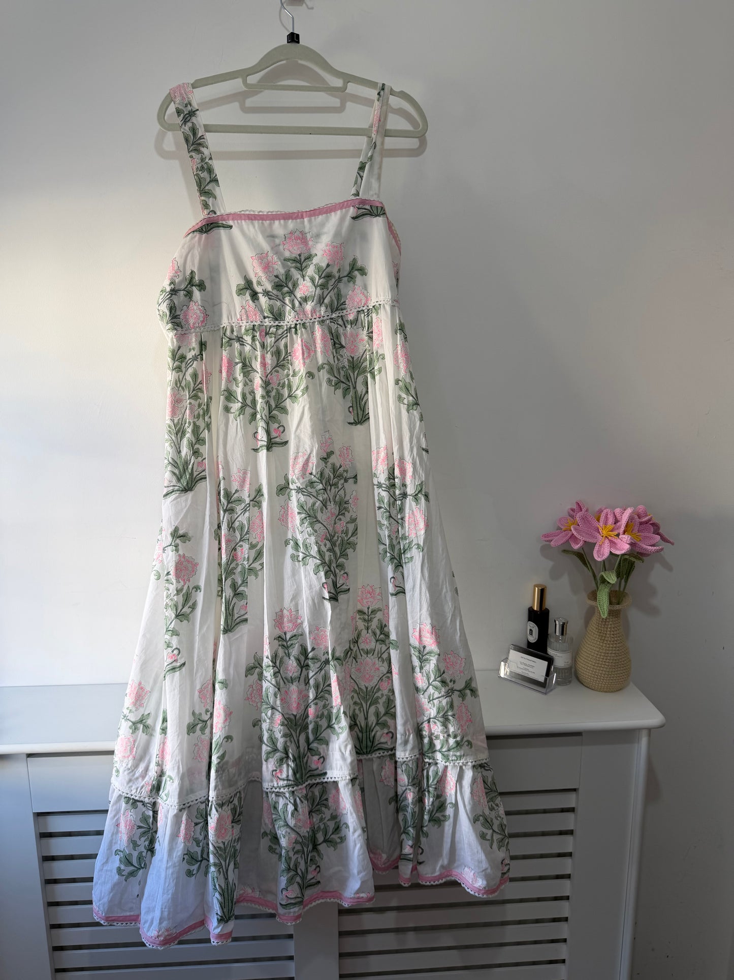 Preloved Juliet dunn London Dress Size 3 12-14 White and Pink