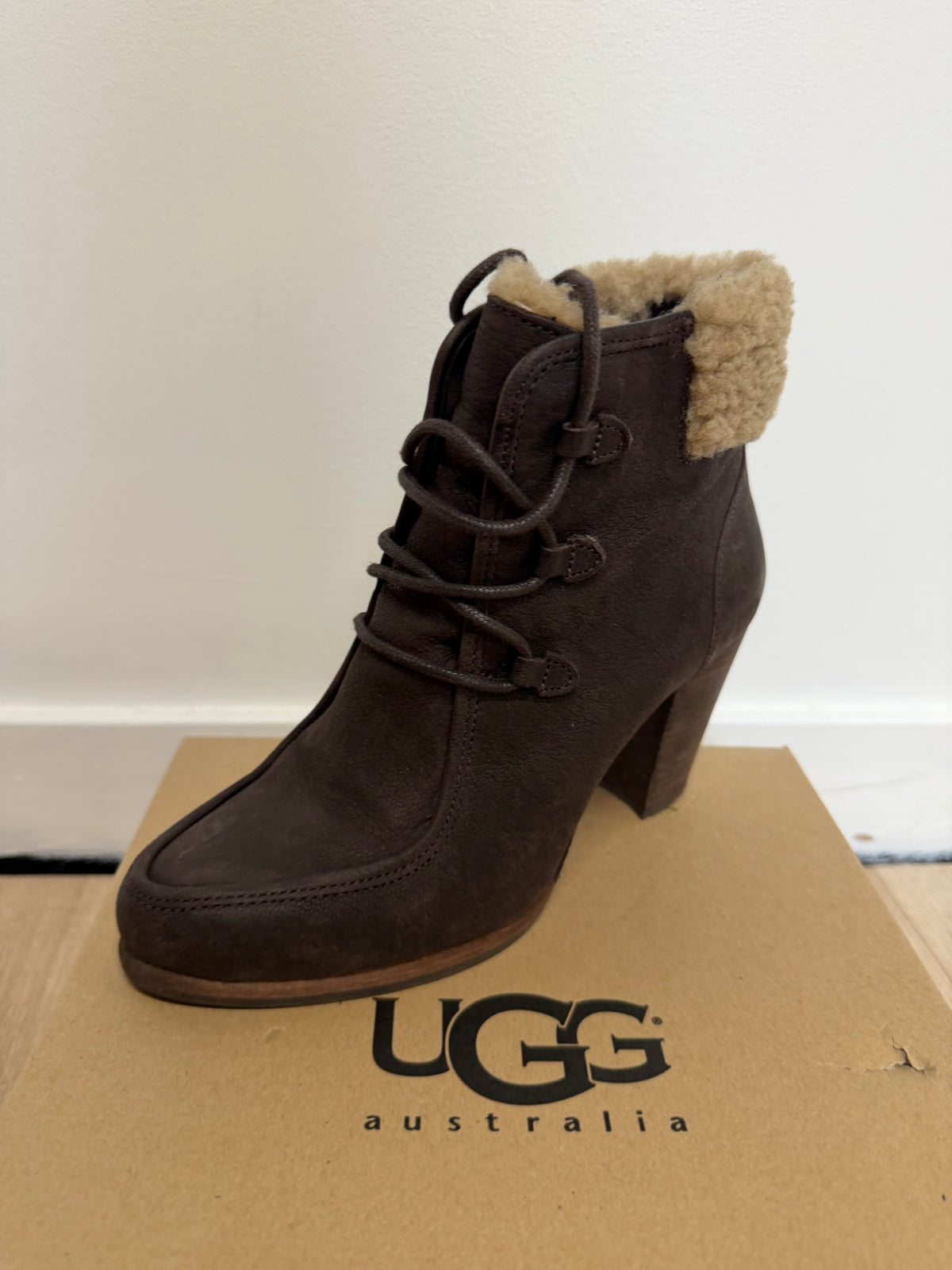 Preloved Ugg Boots Size 4 Brown