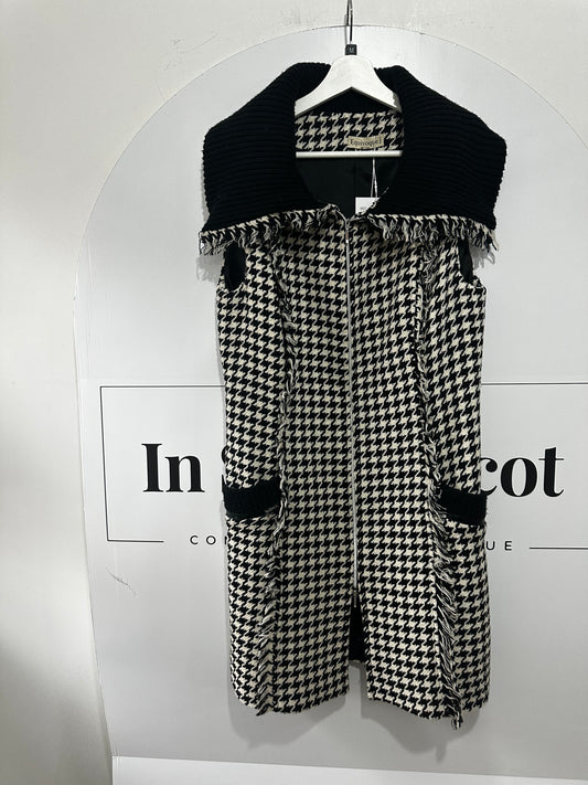 Black and white Equivoque Sleeveless jacket, Medium