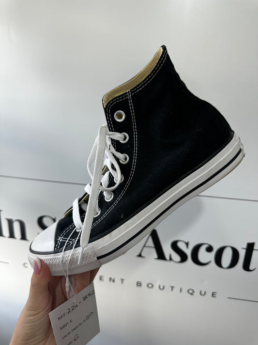 Black and White Converse Sneakers, Size 6
